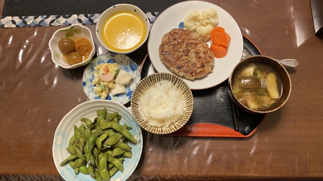 梅干し、カボチャスープ、ハンバーグ
ポテトサラダ、白ご飯、味噌汁
枝豆