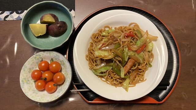 さつまいも、プチトマト、焼きそば